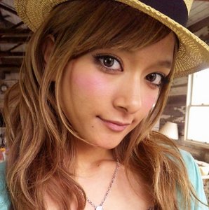 ローラ